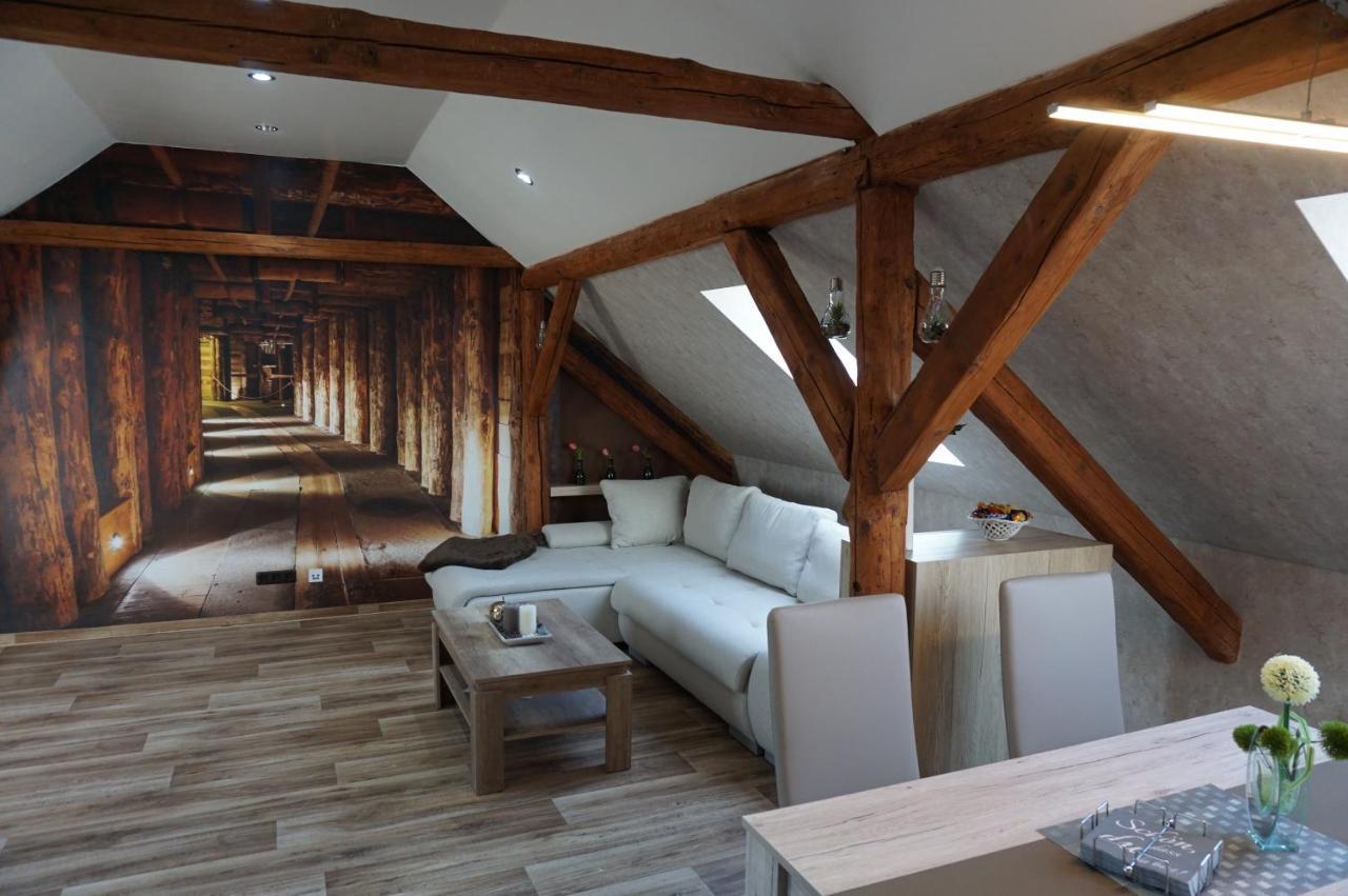 Aussergewoehnliche Dachgeschosswohnung Кёнигслуттер-ам-Эльм Экстерьер фото